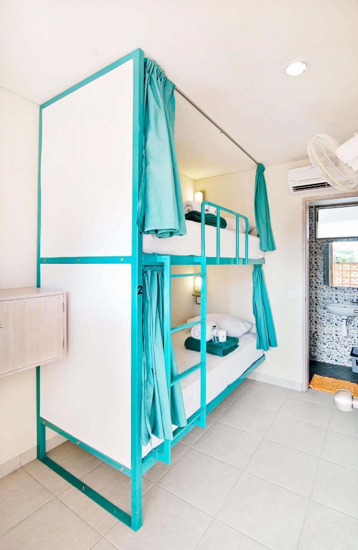 Bread And Jam Hostel Кута Экстерьер фото