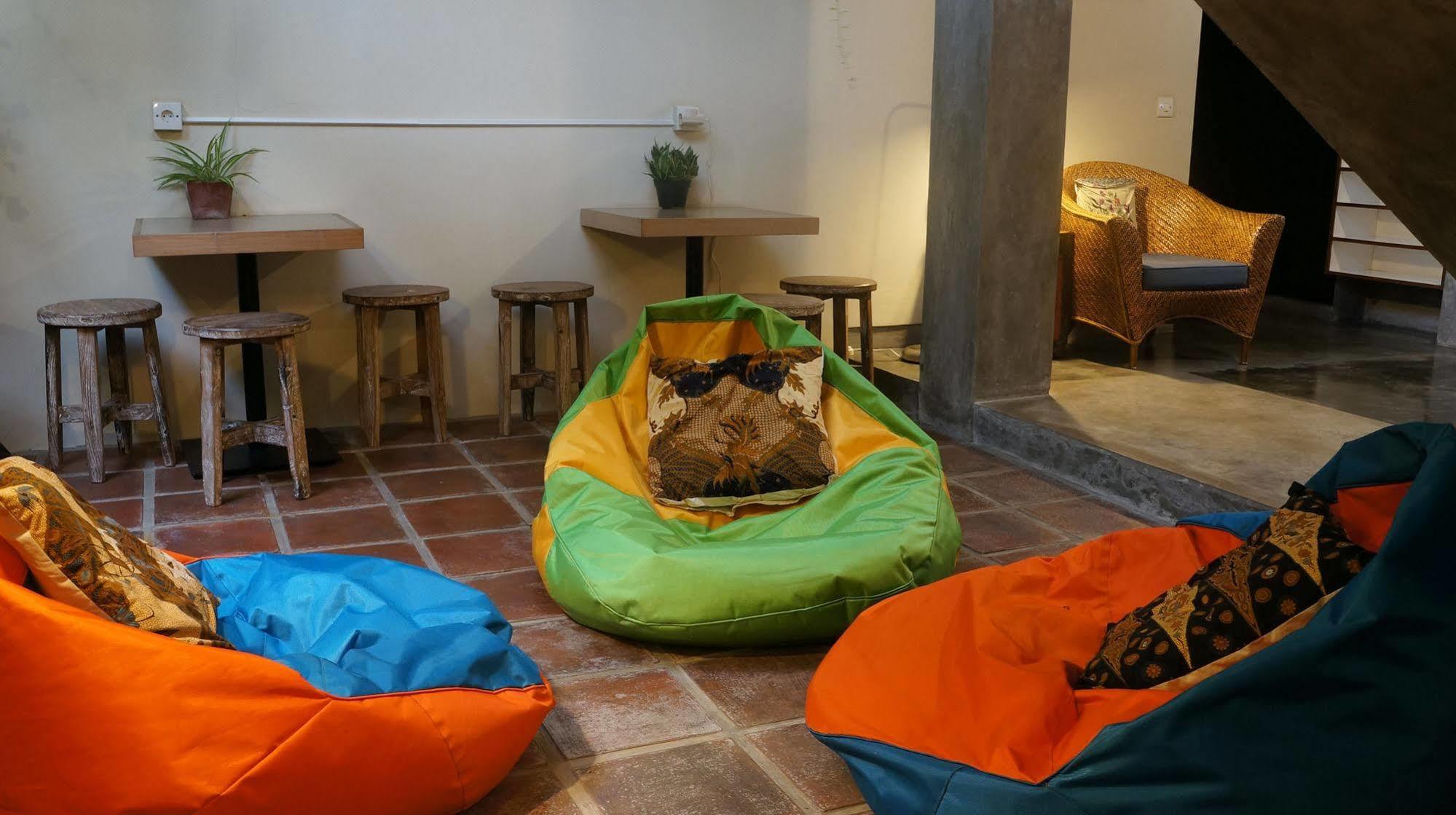 Bread And Jam Hostel Кута Экстерьер фото