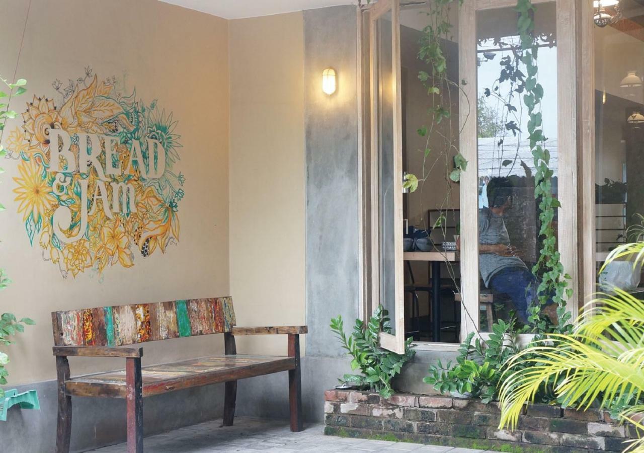Bread And Jam Hostel Кута Экстерьер фото
