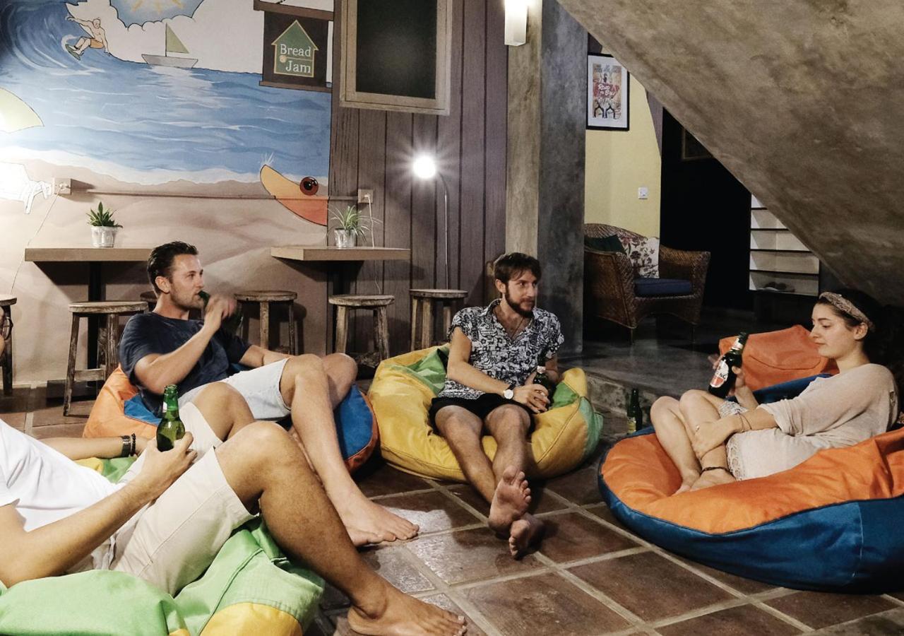 Bread And Jam Hostel Кута Экстерьер фото