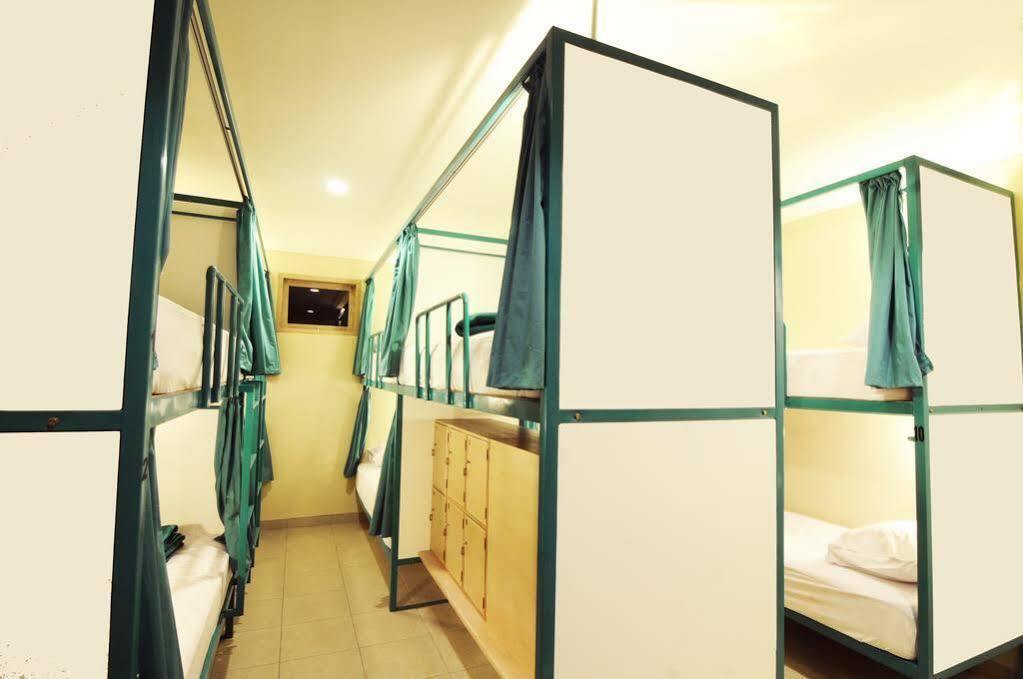 Bread And Jam Hostel Кута Экстерьер фото